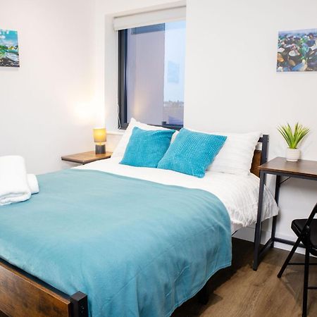 Central 2 Bed 2 Bath Apartment Near Brighton College, Beach, Hospital - Long Stay Offers Kültér fotó