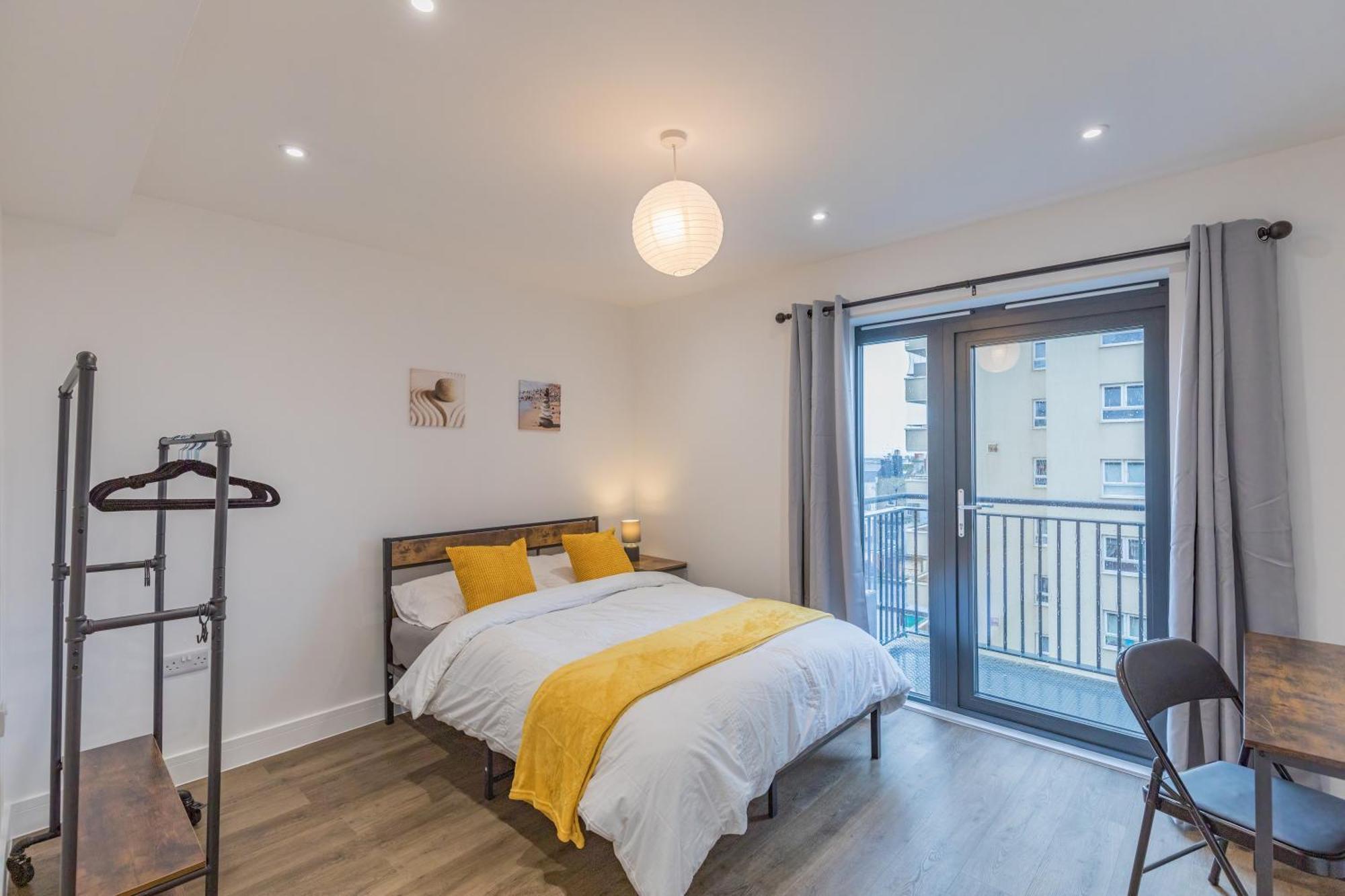 Central 2 Bed 2 Bath Apartment Near Brighton College, Beach, Hospital - Long Stay Offers Kültér fotó