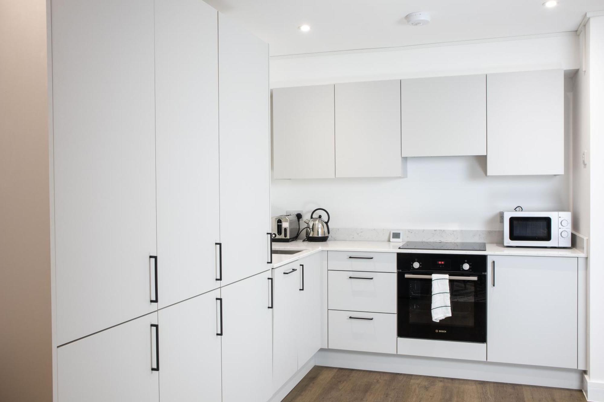 Central 2 Bed 2 Bath Apartment Near Brighton College, Beach, Hospital - Long Stay Offers Kültér fotó