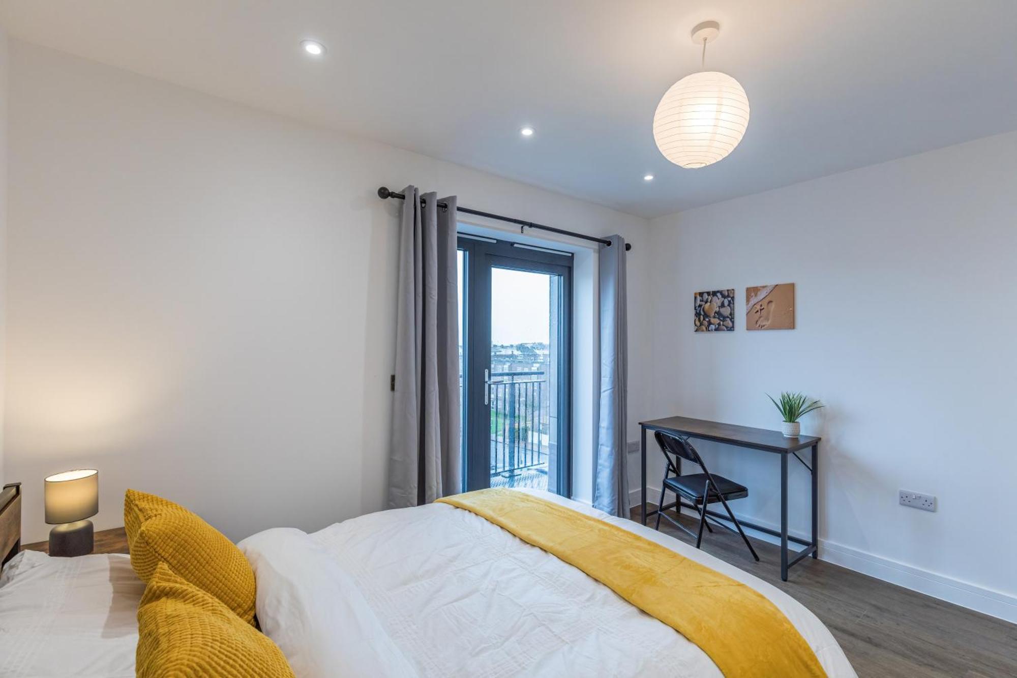 Central 2 Bed 2 Bath Apartment Near Brighton College, Beach, Hospital - Long Stay Offers Kültér fotó