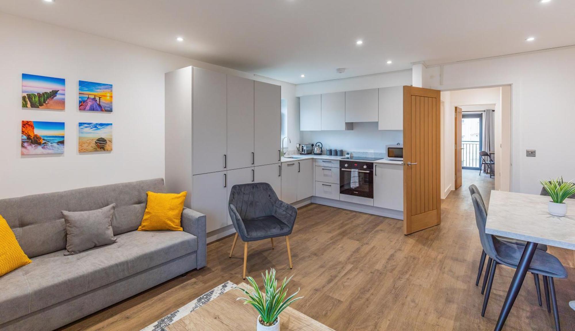 Central 2 Bed 2 Bath Apartment Near Brighton College, Beach, Hospital - Long Stay Offers Kültér fotó