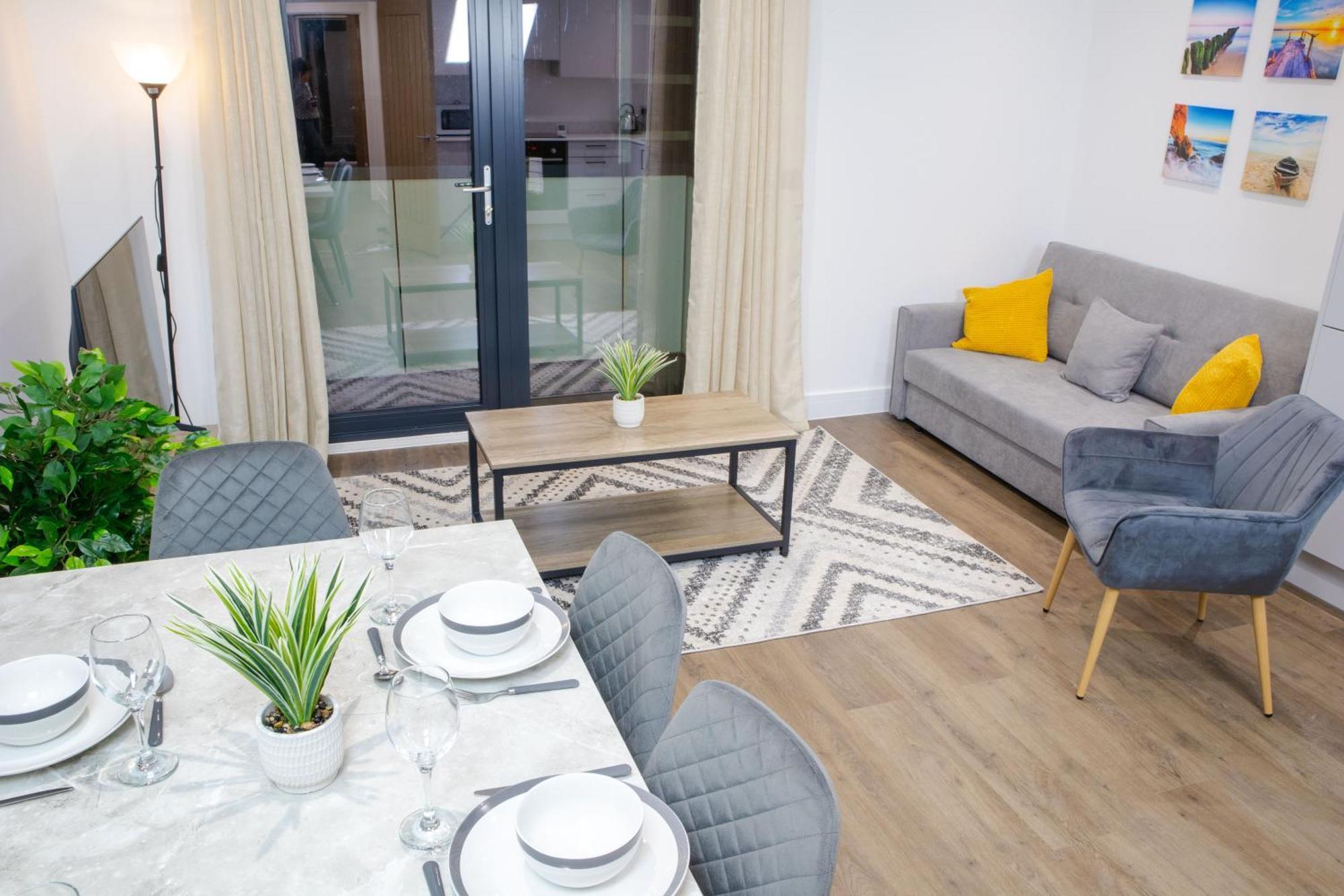 Central 2 Bed 2 Bath Apartment Near Brighton College, Beach, Hospital - Long Stay Offers Kültér fotó