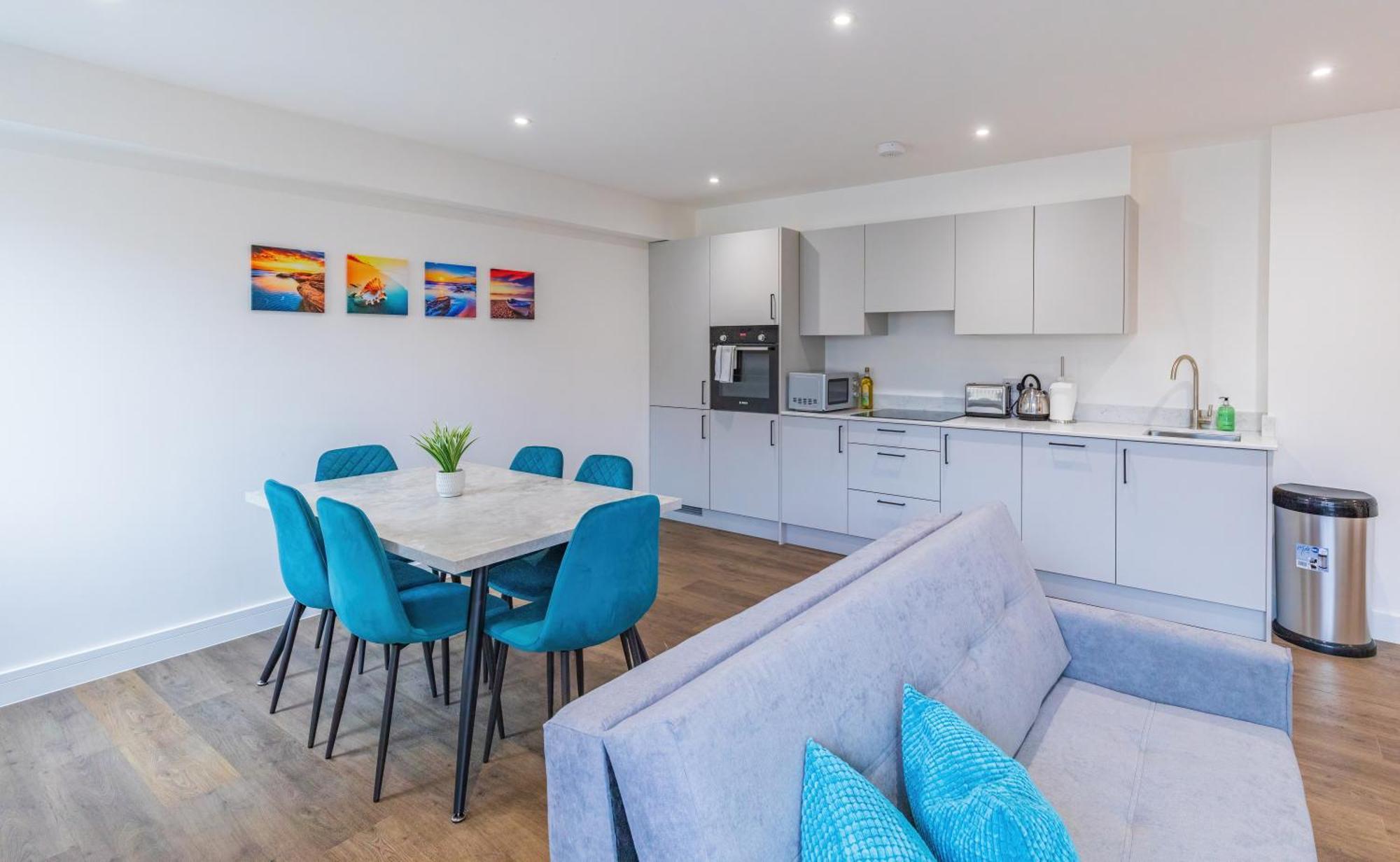 Central 2 Bed 2 Bath Apartment Near Brighton College, Beach, Hospital - Long Stay Offers Kültér fotó